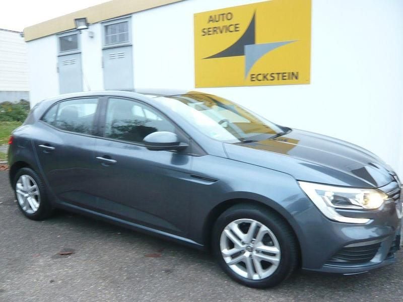 Grau Gebraucht 2018 Renault Mégane IV Play Limousine | 10.750 € (Fairer Preis) - Bild 1/4
