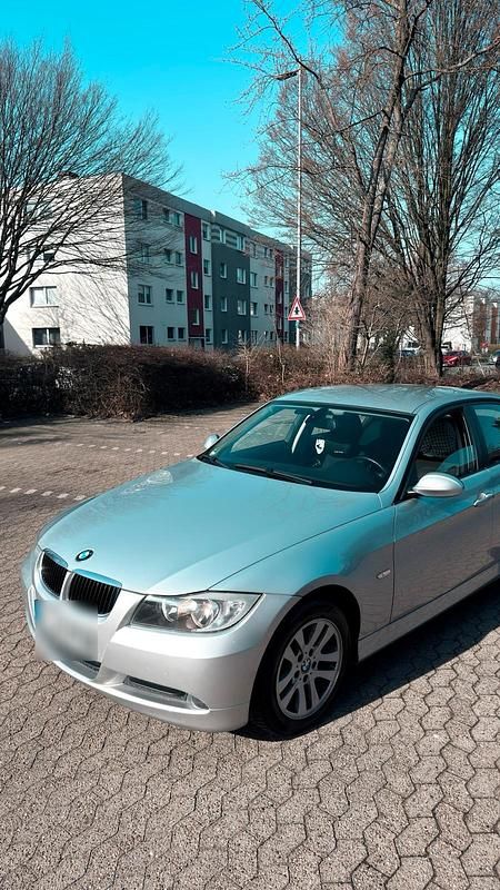 Gebraucht BMW 320 178 PS (130 kW) 2007 Silber Limousine