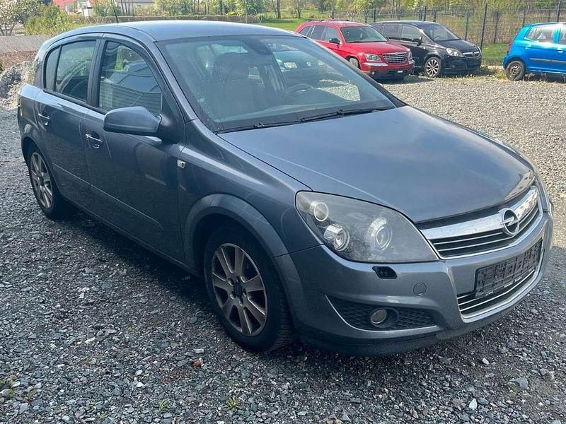 Gebraucht Opel Astra Sport 110 PS (80 kW) 2008 Moonlandgrau m2 Limousine