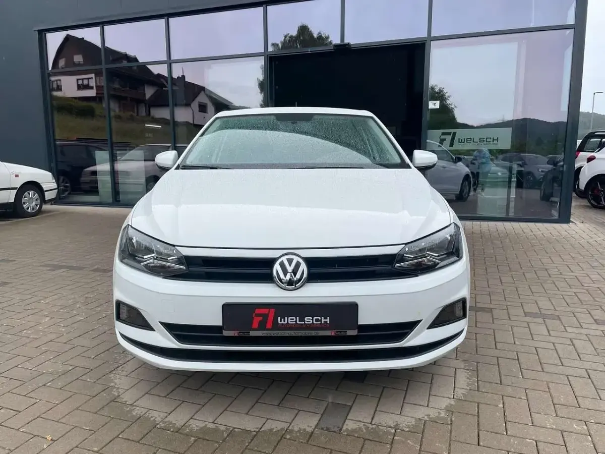Gebraucht VW Polo Trendline 75 PS (55 kW) 2018 Pure white Kleinwagen