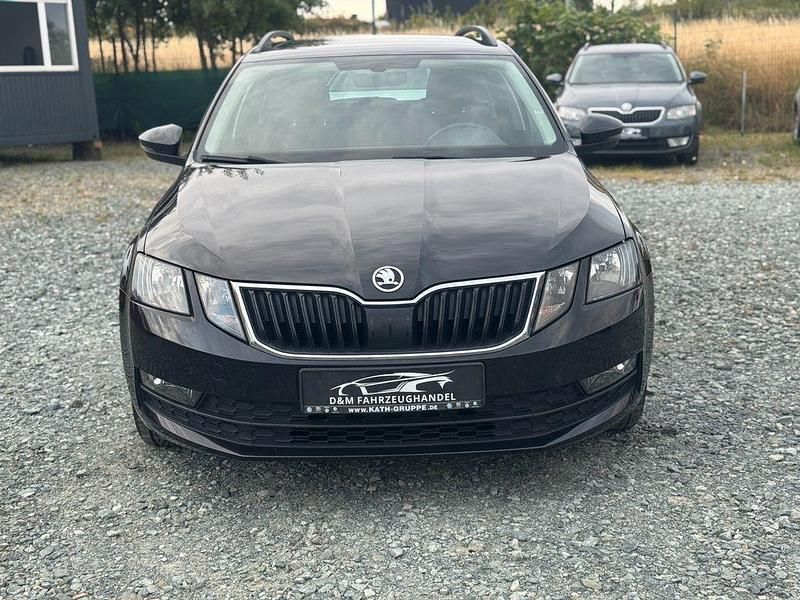 Schwarz Gebraucht 2017 Skoda Octavia Ambition Kombi | 14.000 € (Etwas zu teuer) - Bild 1/4