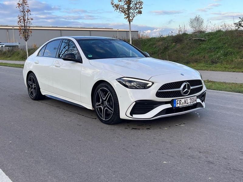 Weiß Gebraucht 2021 Mercedes C220 Limousine | 33.300 € (Etwas zu teuer) - Bild 1/4