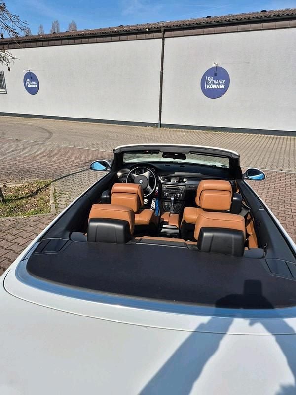 Gebraucht BMW 320 Cabriolet 177 PS (130 kW) 2009 Weiß Cabrio