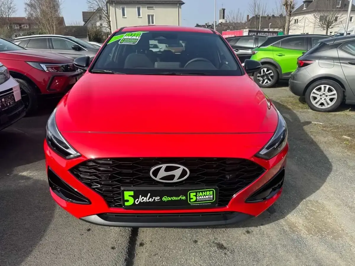 Gebraucht Hyundai i30 Advantage 101 PS (74 kW) 2024 Engine red / sol Limousine