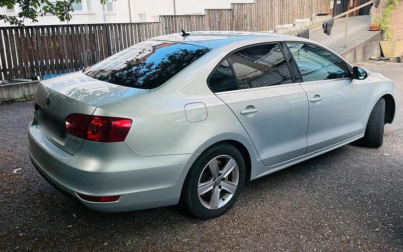 Second-hand VW Jetta 140 CP (102 kW) 2011 Gri Berlinǎ