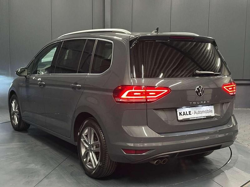 Gebraucht VW Touran Highline 150 PS (110 kW) 2022 Delfingrau metallic Van / Kleinbus