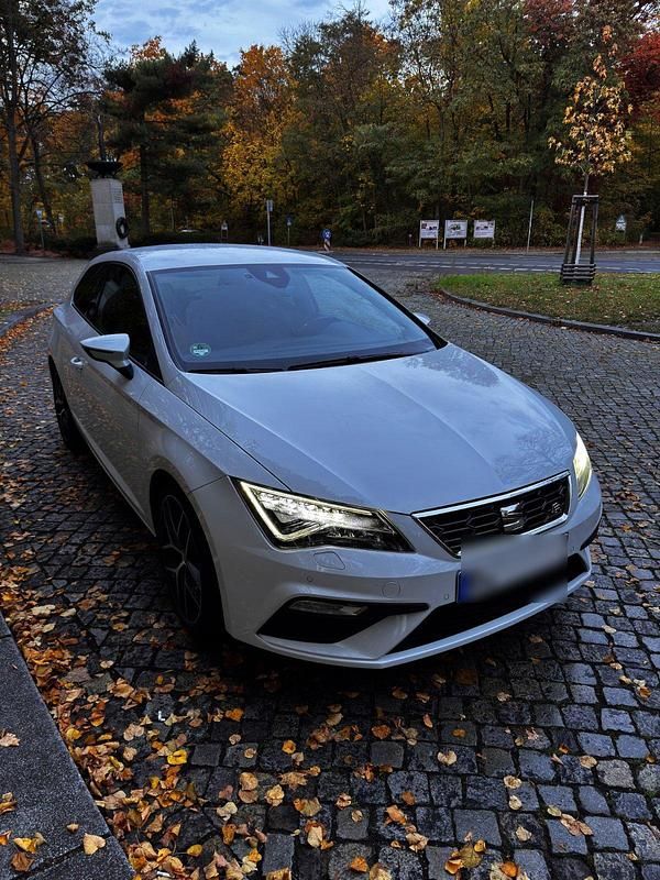 Weiß Gebraucht 2017 Seat Leon SC FR Kleinwagen | 11.900 € (Fairer Preis) - Bild 1/4