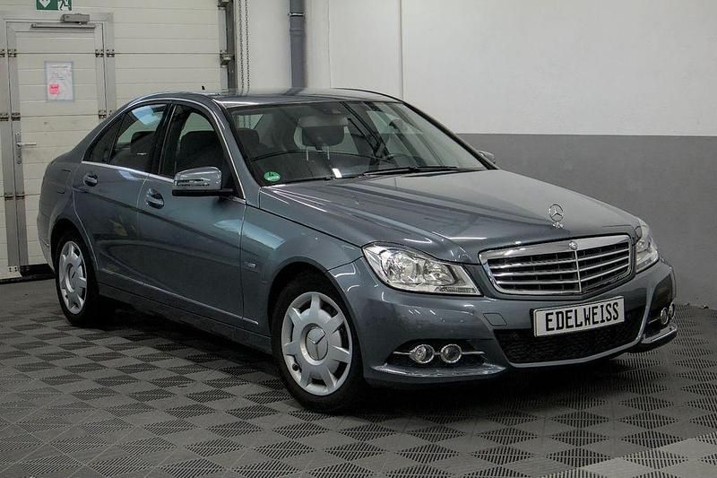 Gebraucht Mercedes C180 Elegance 156 PS (114 kW) 2011 Blau Limousine