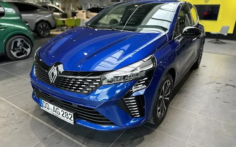 Uusi Renault Clio V Techno 115 HP (84 kW) 2026 Sininen Sedan