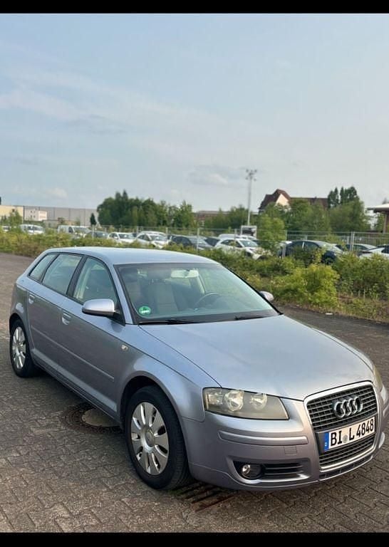 Grau Gebraucht 2005 Audi A3 Sportback Ambition Limousine | 2.800 € (Guter Preis) - Bild 1/4