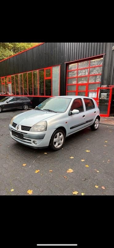 Silber Gebraucht 2002 Renault Clio II Authentique Kleinwagen | 2.200 € (Etwas zu teuer) - Bild 1/4