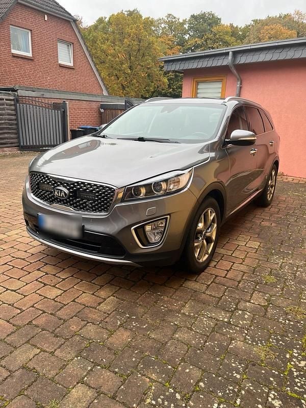 Grau Gebraucht 2016 Kia Sorento Spirit SUV | 13.999 € (Superpreis) - Bild 1/4