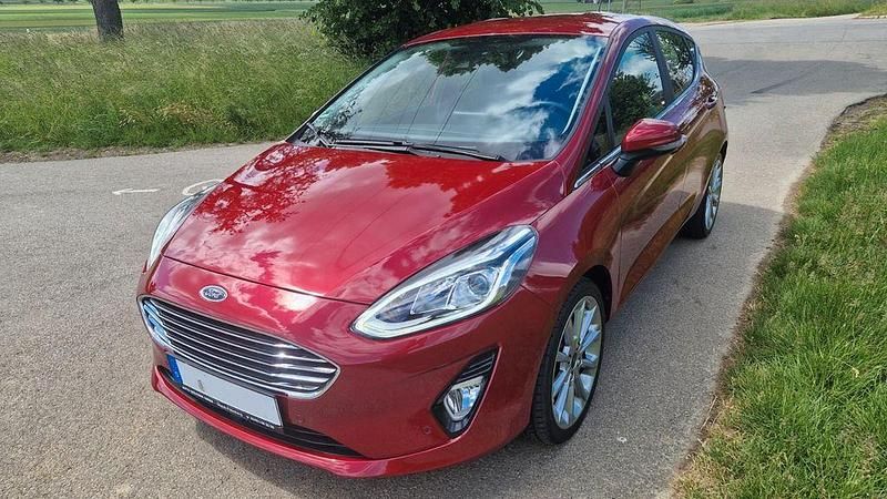 Rot Gebraucht 2020 Ford Fiesta Titanium Kleinwagen | 13.380 € (Guter Preis) - Bild 1/4