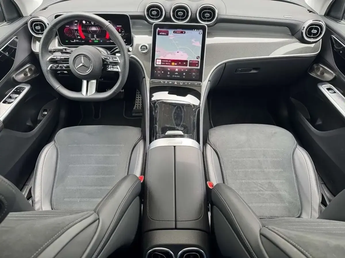 Gebraucht Mercedes GLC300e AMG 204 PS (150 kW) 2025 Silber SUV