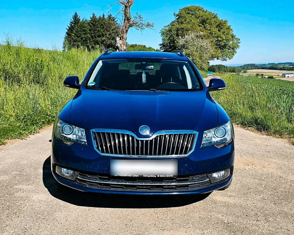 Gebraucht Skoda Superb 140 PS (102 kW) 2013 Blau Kombi