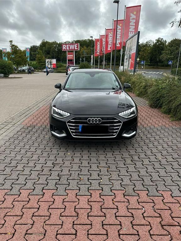 Schwarz Gebraucht 2020 Audi A4 Ambiente Kombi | 22.500 € (Superpreis) - Bild 1/4