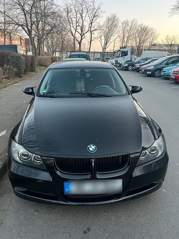 Schwarz Gebraucht 2006 BMW 318 Limousine | 2.000 € (Superpreis) - Bild 1/4