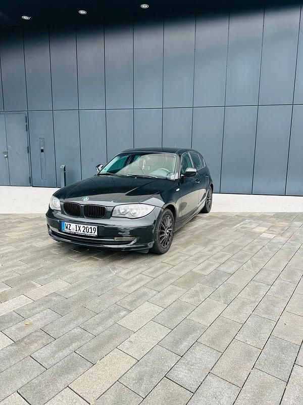Schwarz Gebraucht 2010 BMW 118 Kleinwagen | 3.700 € (Fairer Preis) - Bild 1/4