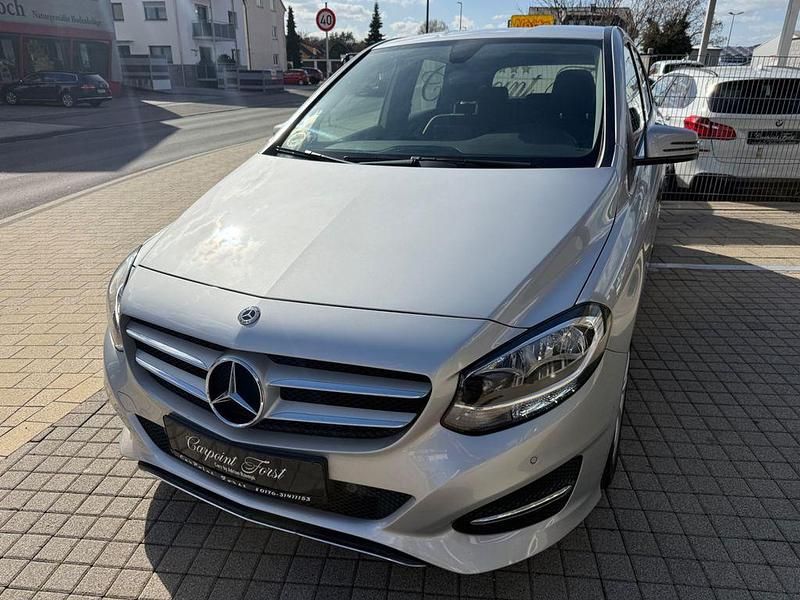Gebraucht Mercedes B180 122 PS (89 kW) 2018 Polarsilber  metalliclack Van / Kleinbus