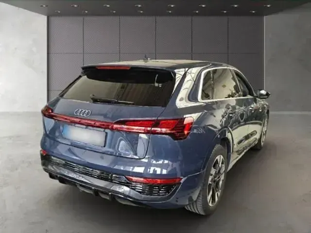 Gebraucht Audi Q8 e-tron S-Line 250 kW (340 PS) 2023 Plasmablau metallic SUV
