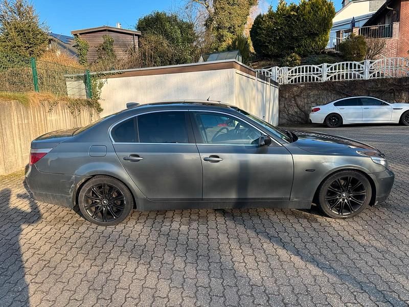 Gebraucht BMW 530 218 PS (160 kW) 2004 Grau Limousine