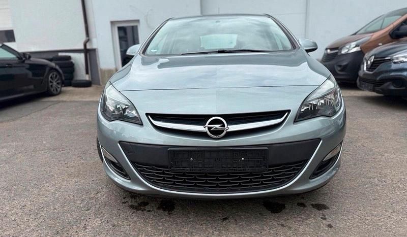 Gebraucht Opel Astra 140 PS (102 kW) 2014 Grau Limousine