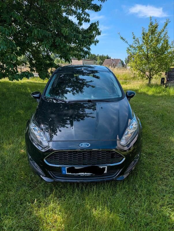 Schwarz Gebraucht 2017 Ford Fiesta Kleinwagen | 8.950 € - Bild 1/4