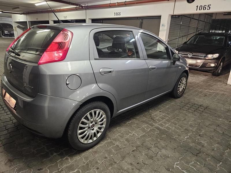 Gebraucht Fiat Punto 69 PS (50 kW) 2011 Grau Kleinwagen