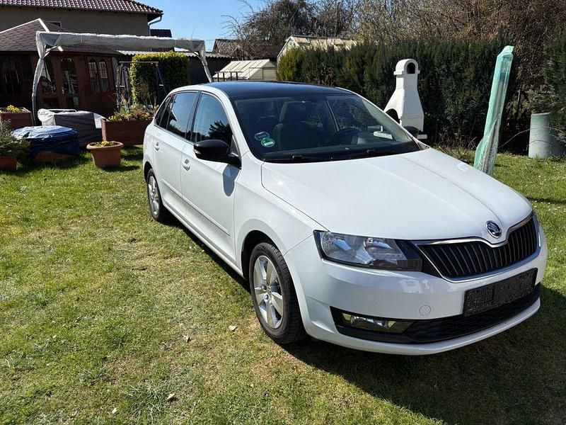Gebraucht Skoda Rapid Active 110 PS (80 kW) 2019 Weiß Kleinwagen