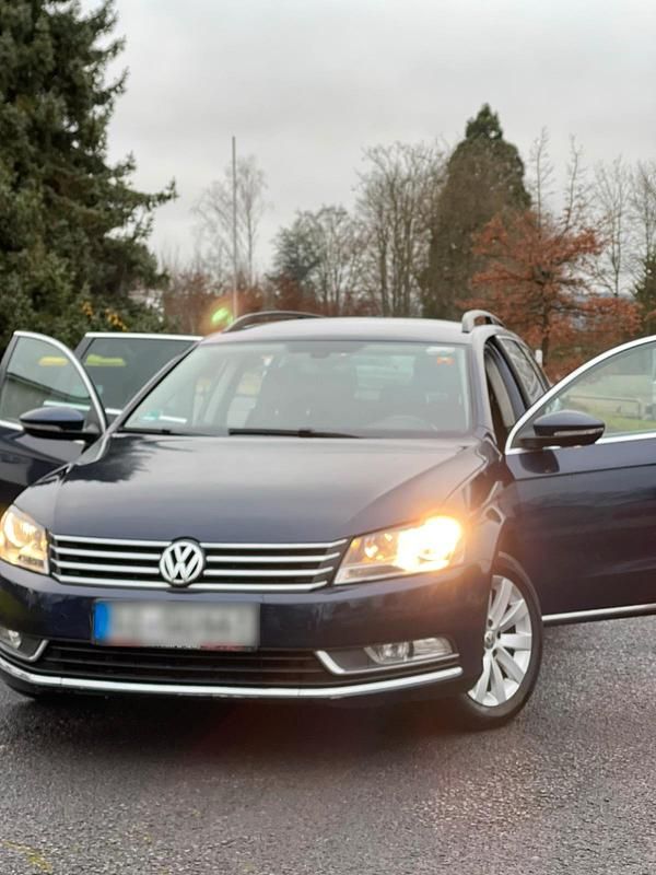 Blau Gebraucht 2011 VW Passat Kombi | 5.200 € (Guter Preis) - Bild 1/4