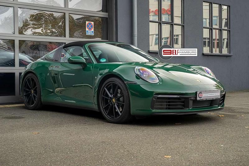 Britishraicinggreen uni (gb0) Gebraucht 2023 Porsche 992 Coupé | 138.900 € (Guter Preis) - Bild 1/4