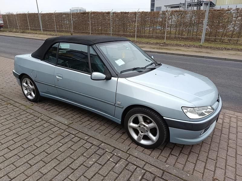 Gebraucht Peugeot 306 Cabriolet 90 PS (66 kW) 2000 Blau Cabrio