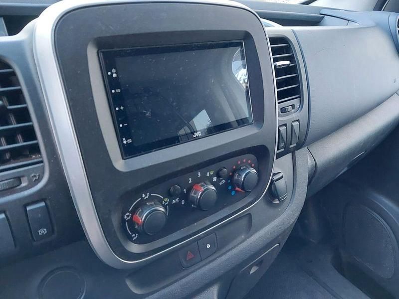 Gebraucht Opel Vivaro 125 PS (91 kW) 2018 Weiß Van / Kleinbus