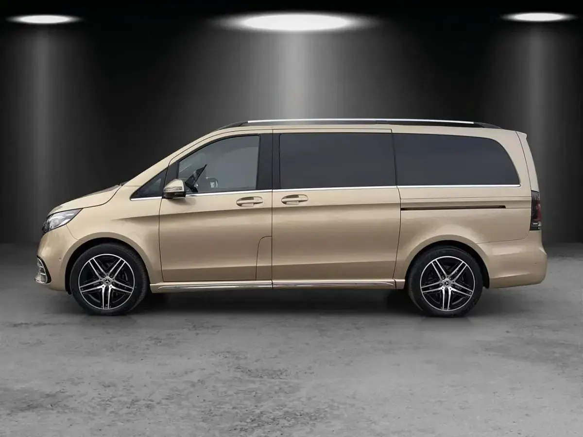 Gebraucht Mercedes V300 Exclusive 237 PS (174 kW) 2025 Kalaharigold Van / Kleinbus