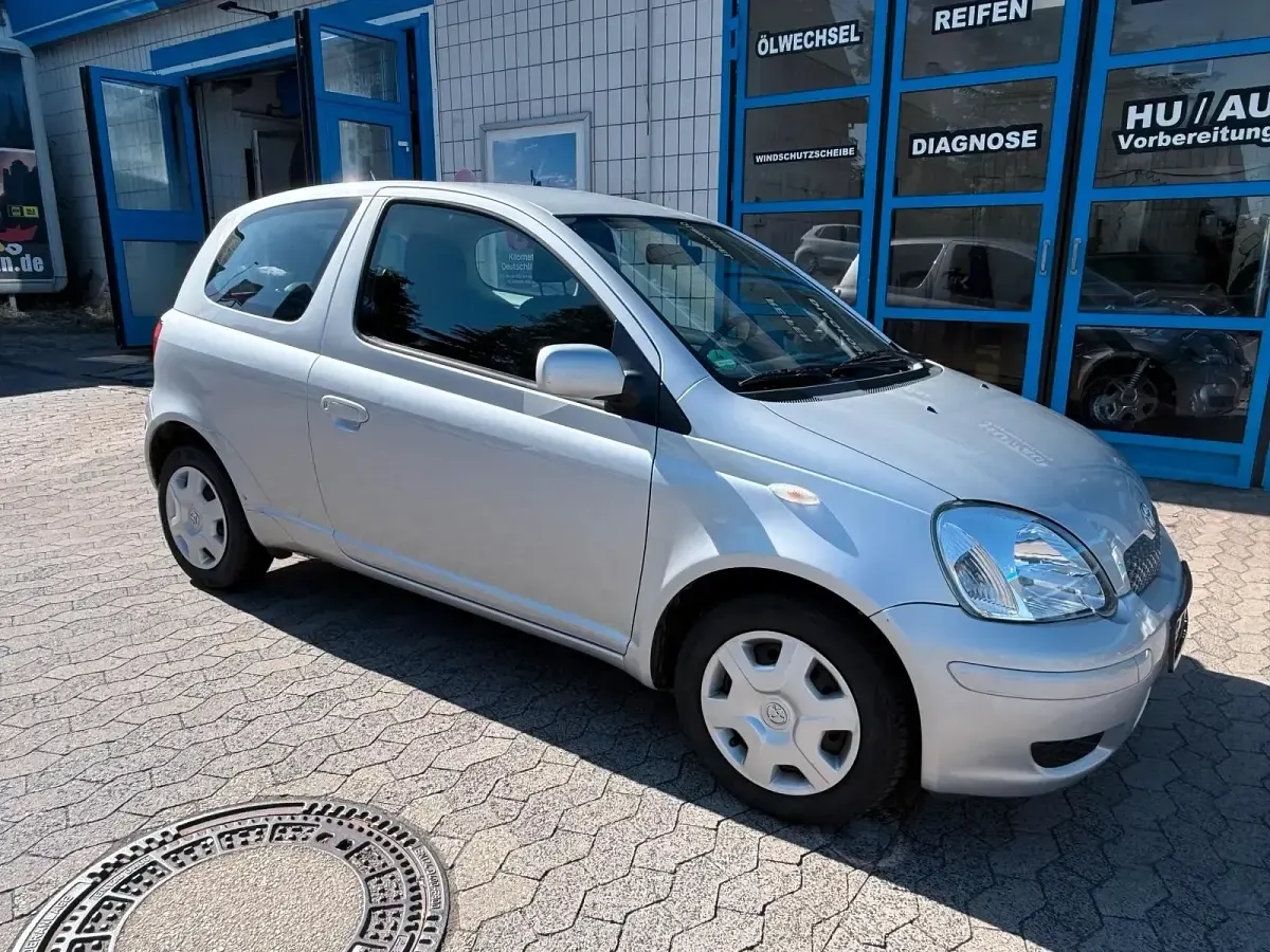 Gebraucht Toyota Yaris Sol 87 PS (63 kW) 2004 Silber Kleinwagen