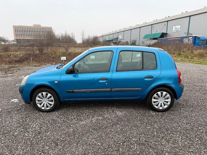 Blau Gebraucht 2004 Renault Clio II Kleinwagen | 500 € (Guter Preis) - Bild 1/4