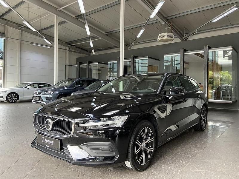 Black solid Gebraucht 2023 Volvo V60 Kombi | 27.990 € (Superpreis) - Bild 1/4