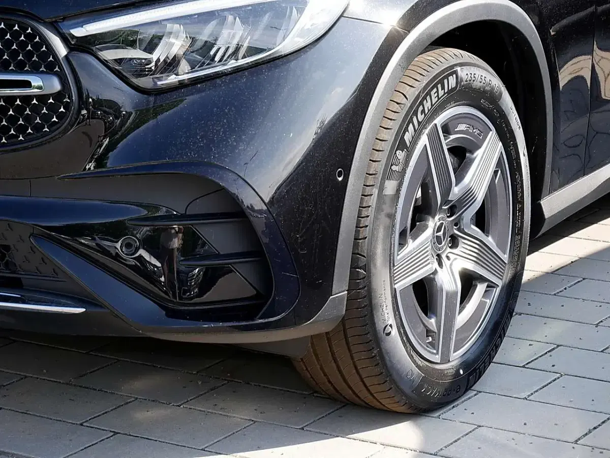 Gebraucht Mercedes GLC450 AMG 367 PS (269 kW) 2024 Obsidianschwarz lack SUV