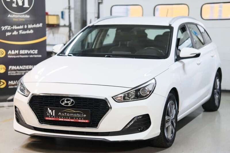 Weiß Gebraucht 2019 Hyundai i30 Trend Kombi | 12.199 € (Superpreis) - Bild 1/3