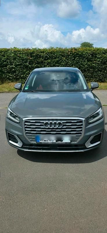 Grau Gebraucht 2017 Audi Q2 Sport SUV | 15.500 € (Teuer) - Bild 1/4
