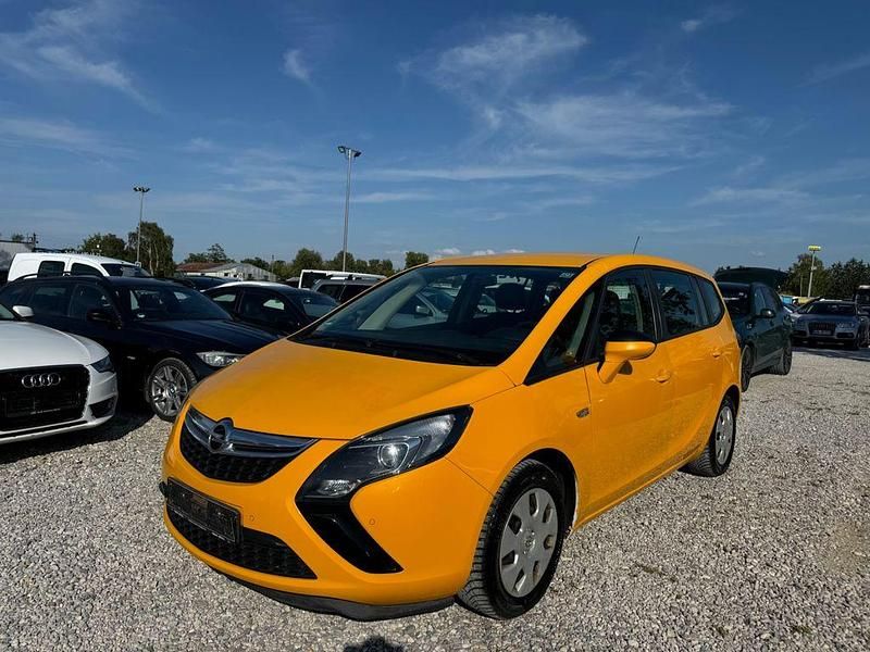 Weiß Gebraucht 2017 Opel Zafira Tourer Selection Van / Kleinbus | 3.800 € - Bild 1/4