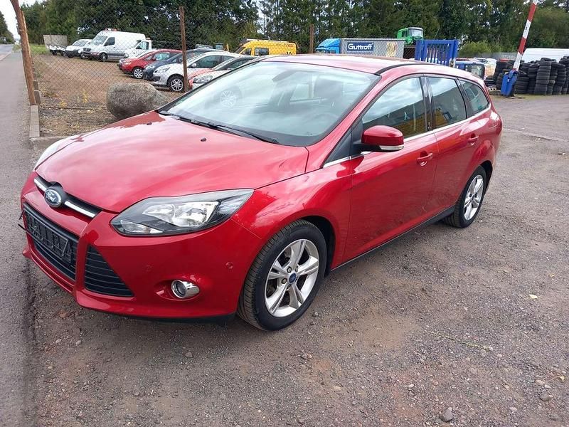 Rot Gebraucht 2012 Ford Focus Champions Edition Kombi | 3.700 € (Guter Preis) - Bild 1/4