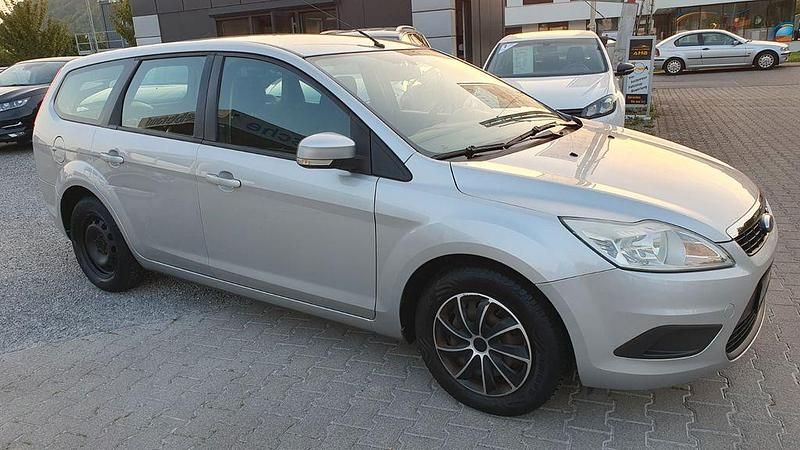Silber Gebraucht 2009 Ford Focus Style Limousine | 1.190 € (Superpreis) - Bild 1/4