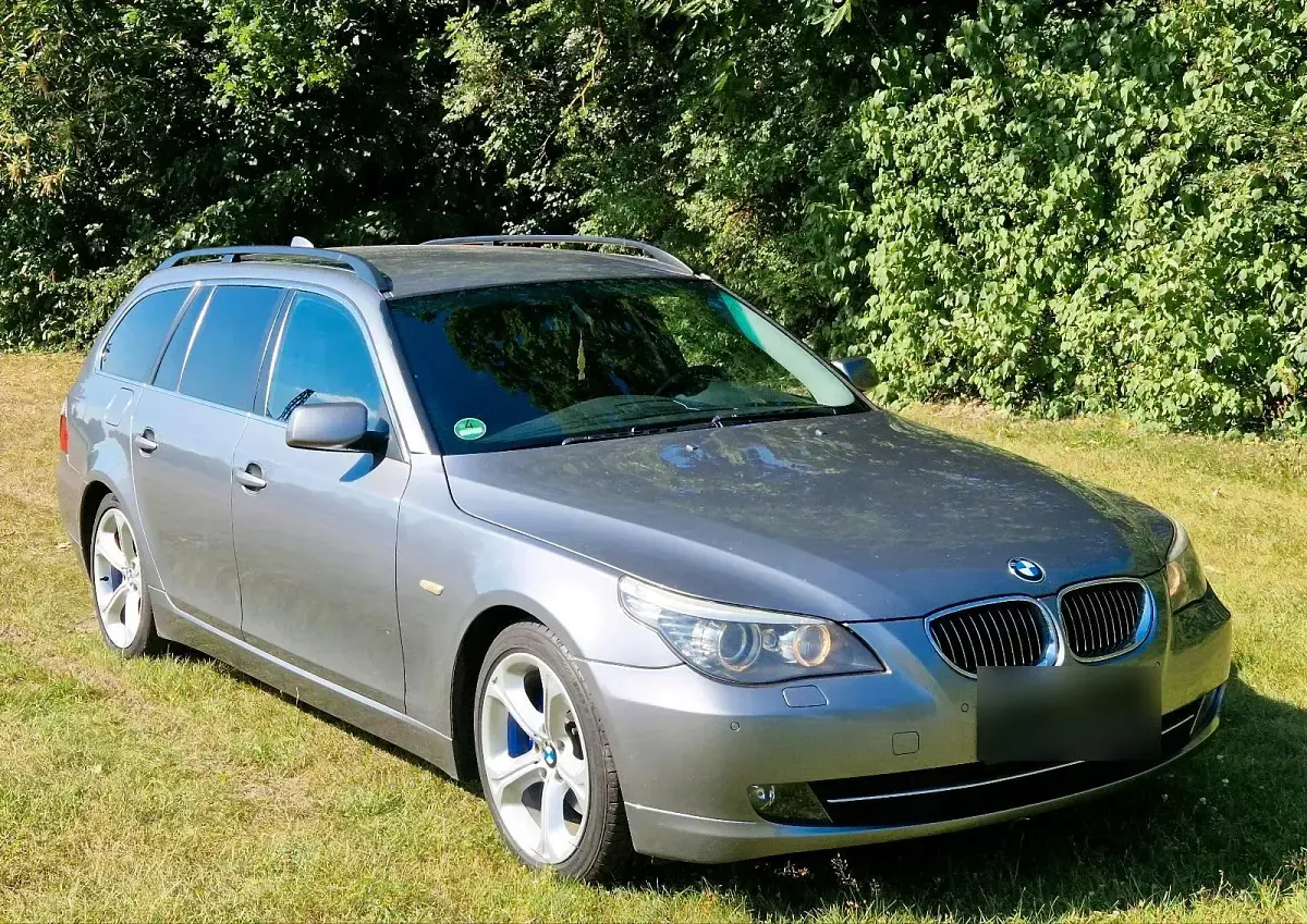 Gebraucht BMW 525 197 PS (144 kW) 2008 Grau Kombi