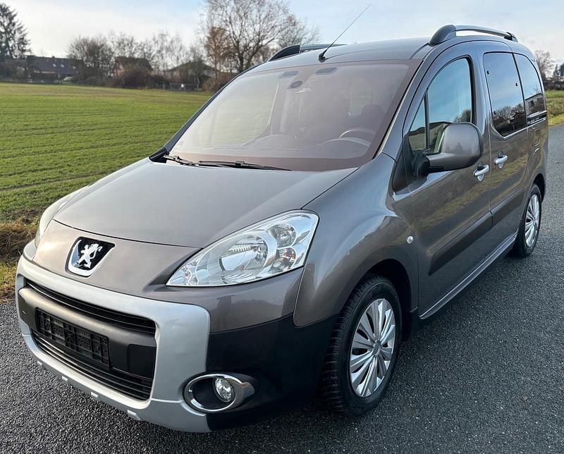 Grau Gebraucht 2008 Peugeot Partner Tepee Van / Kleinbus | 4.950 € (Teuer) - Bild 1/4
