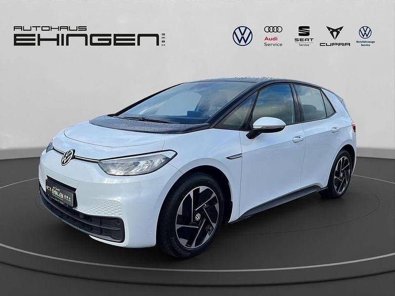 Gletscherweiß metallic/schwarz Gebraucht 2022 VW ID.3 Pure Kleinwagen | 19.999 € (Fairer Preis) - Bild 1/3