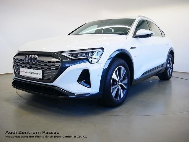 Weiß Gebraucht 2023 Audi Q8 Sportback e-tron Advanced SUV | 57.150 € (Fairer Preis) - Bild 1/4