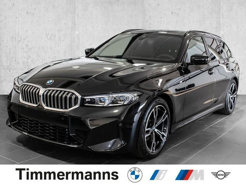 Saphirschwarz metallic Neu 2024 BMW 320 M Sport Kombi | 55.690 € (Fairer Preis) - Bild 1/4