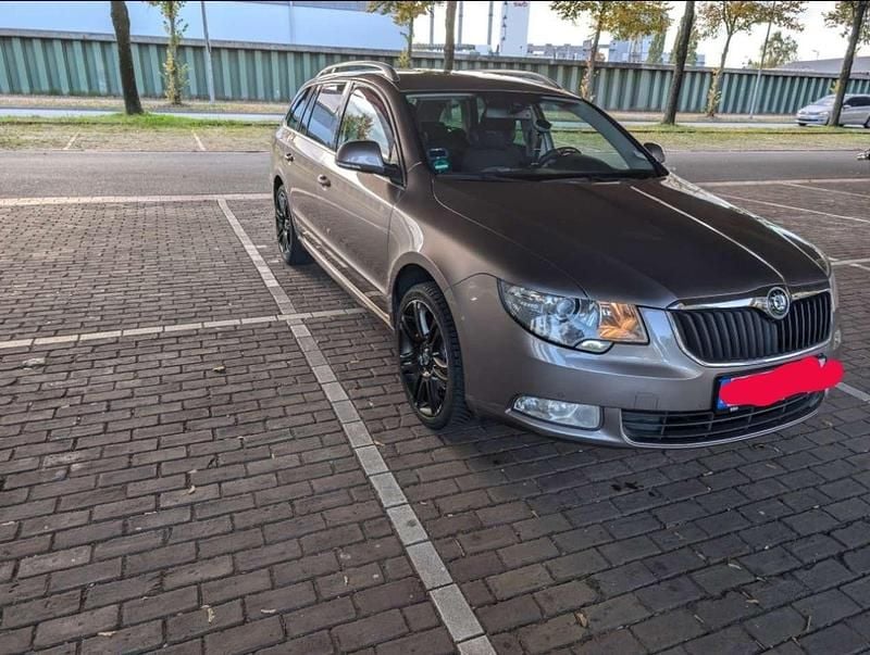 Gebraucht 2010 Skoda Superb Ambition Kombi | 8.999 € (Teuer) - Bild 1/4