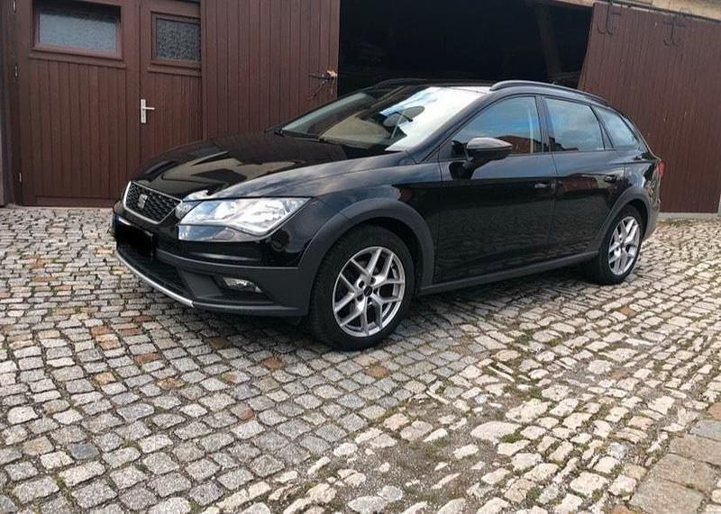 Schwarz Gebraucht 2017 Seat Leon Kombi | 9.499 € (Guter Preis) - Bild 1/4